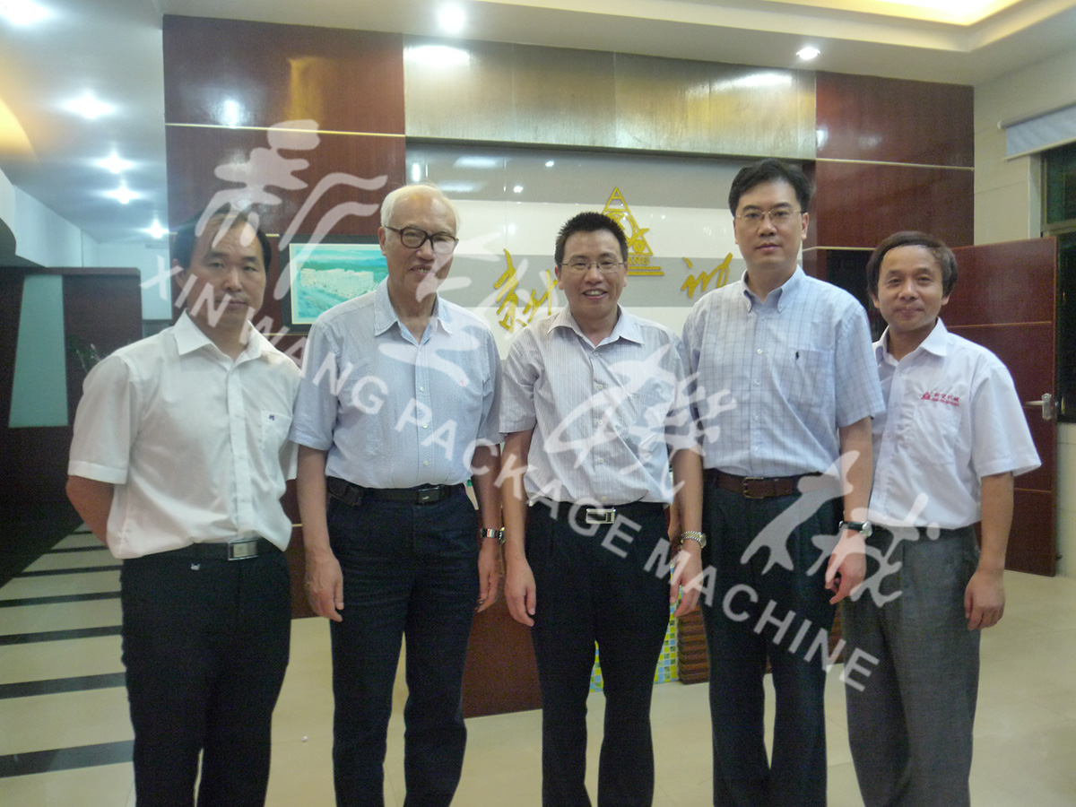 中國(guó)工程院院士段正澄、中國(guó)工程院院士、華中科技大學(xué)黨委書(shū)記邵新宇、廣東省智能機(jī)器人研究院院長(zhǎng)張國(guó)軍一行蒞臨新望公司考察指導(dǎo)